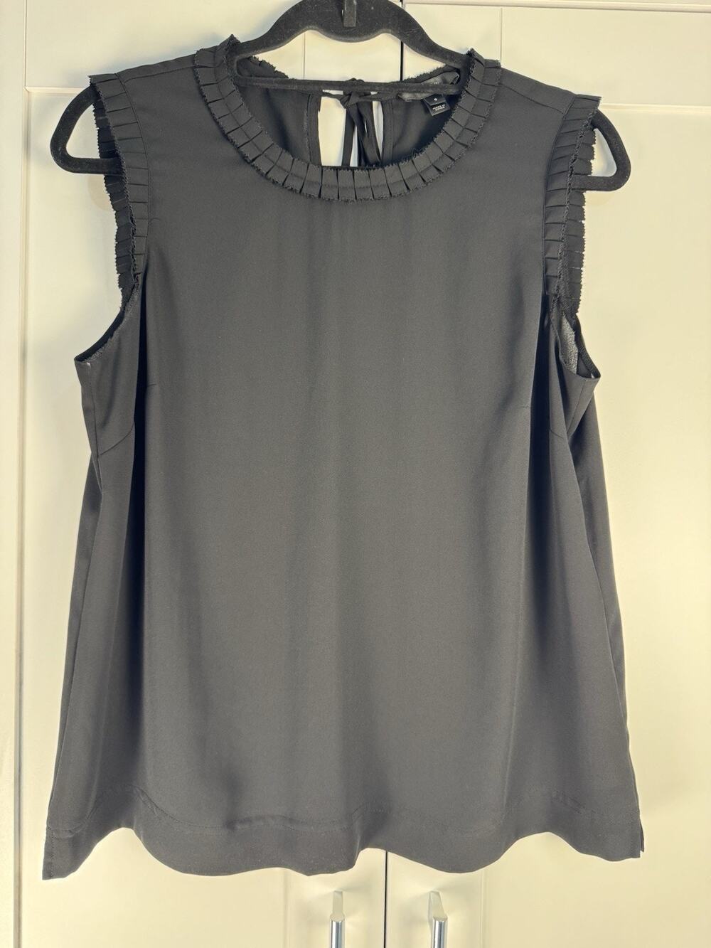 J.CREW Black Pleated Neck Keyhole Back Sleeveless Blouse Office Preppy Size 8